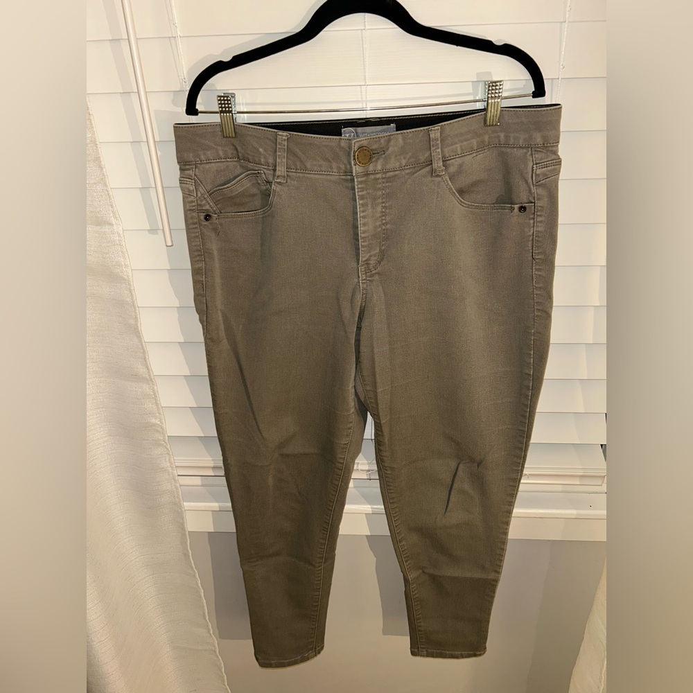 Wit & Wisdom Women's Skinny Jeans in Classic Tan